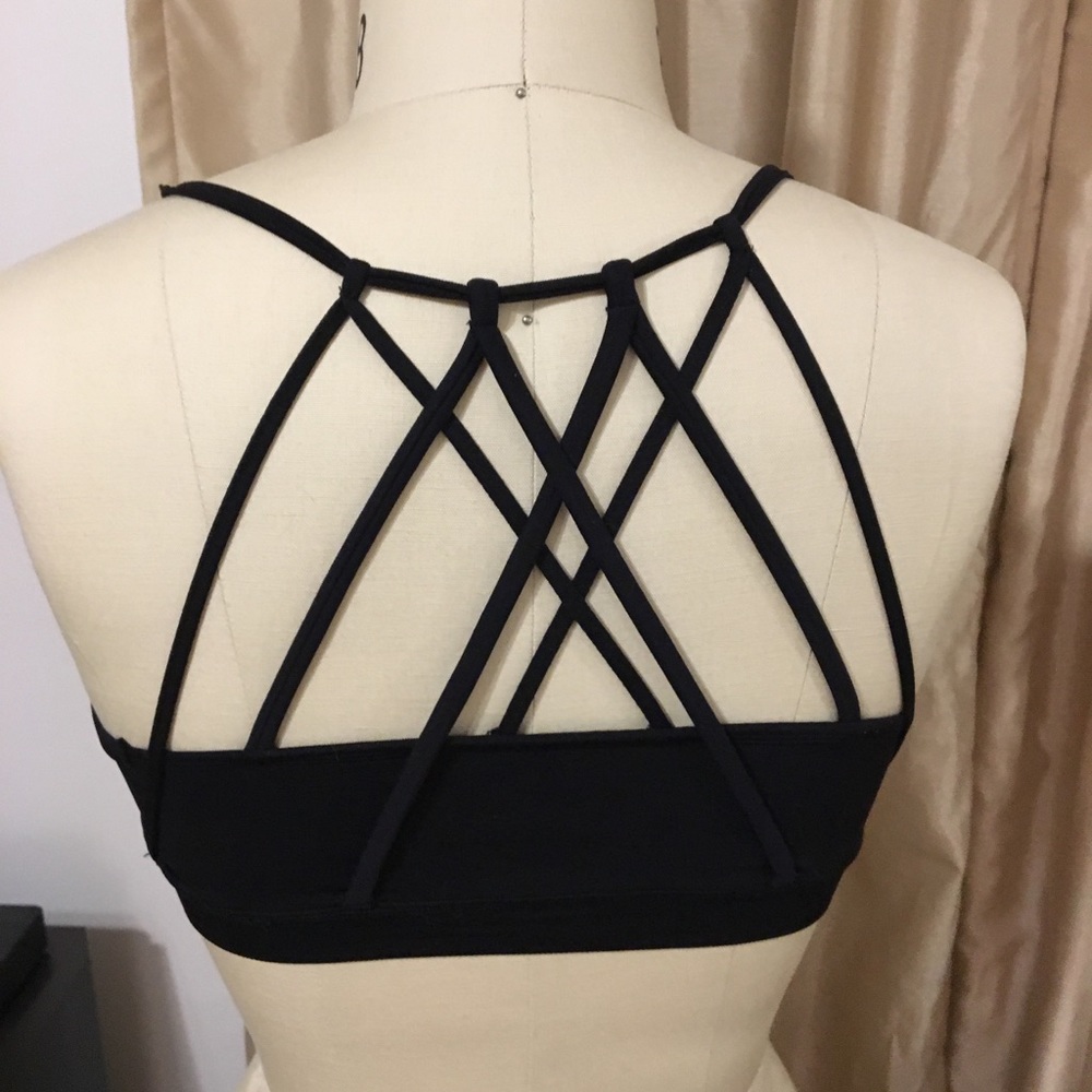 Fabletics criss cross back sports bra